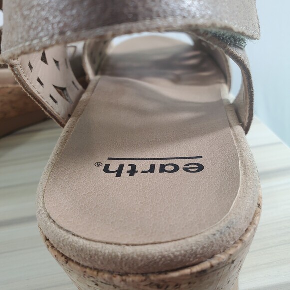 Earth Buran Rosa 8.5 Ecru Leather Wedge Sandal T Strap Ankle Cork Cut Out - Picture 13 of 13